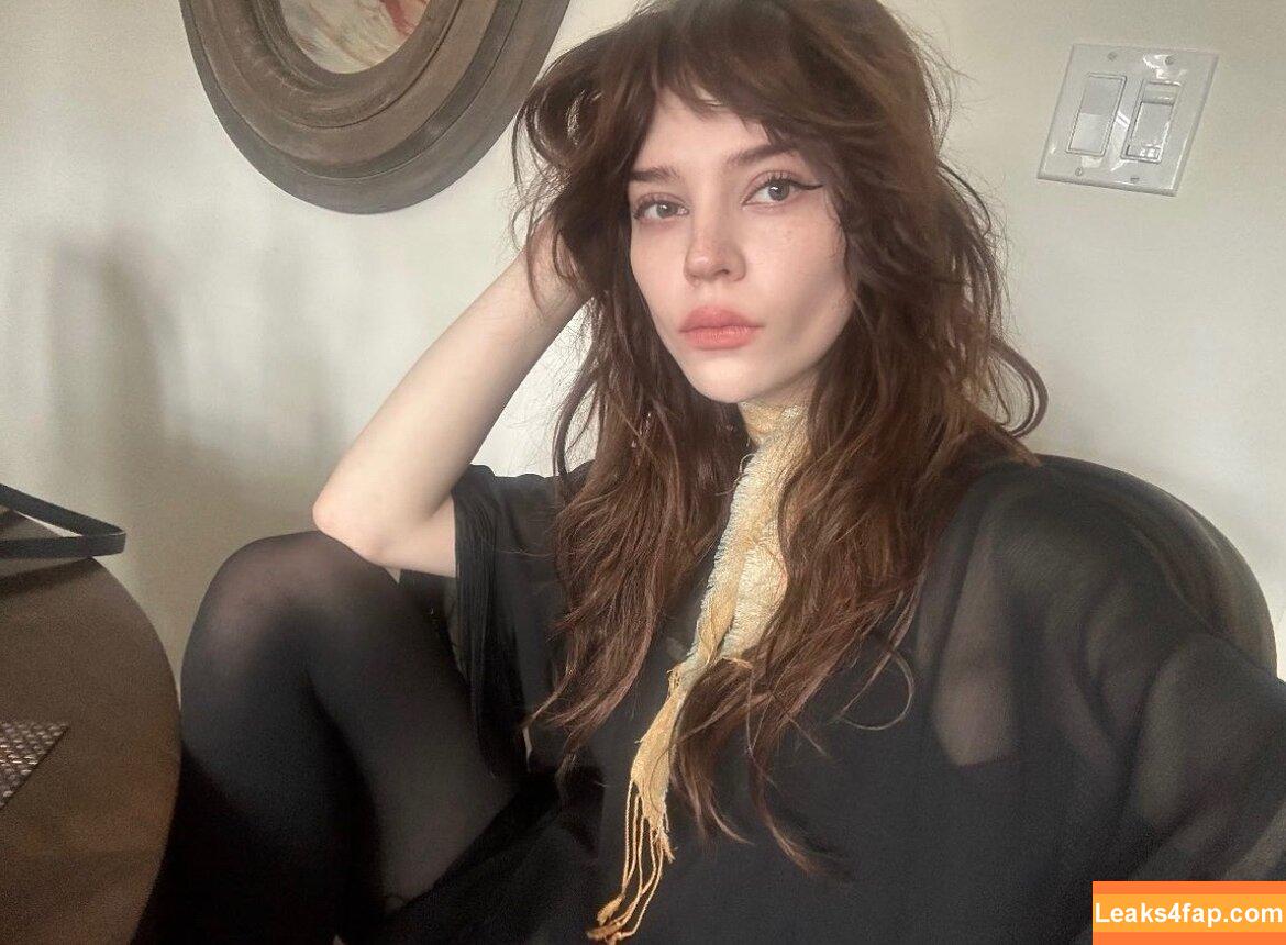 Sophie Thatcher / soapy.t leaked photo photo #0072