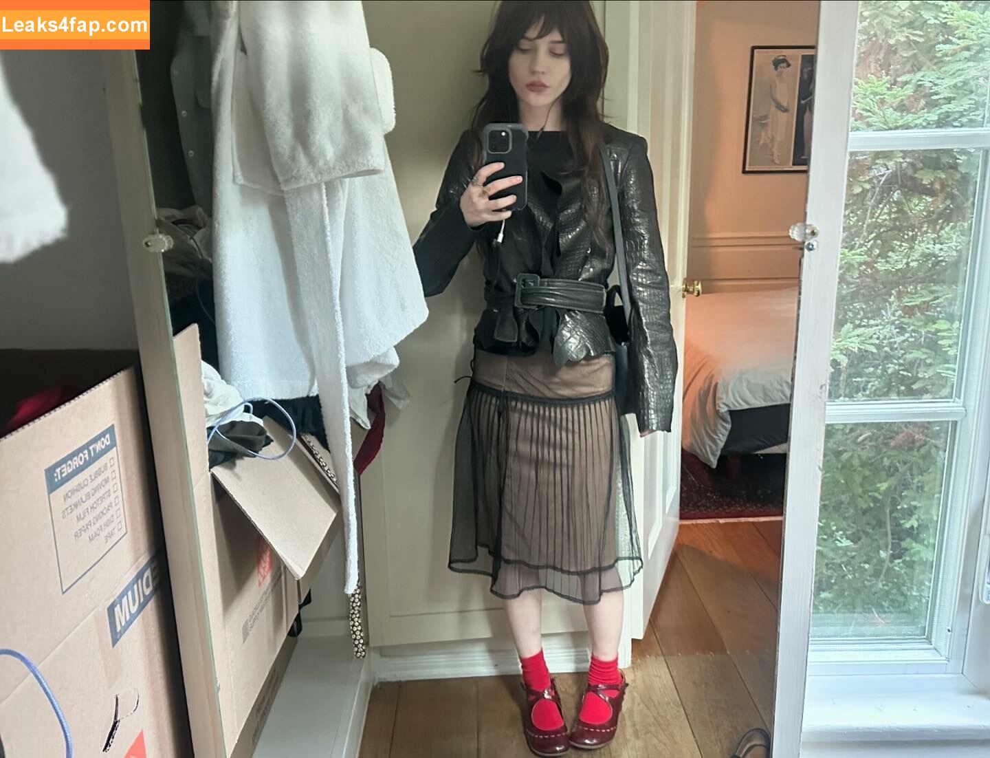 Sophie Thatcher / soapy.t leaked photo photo #0215