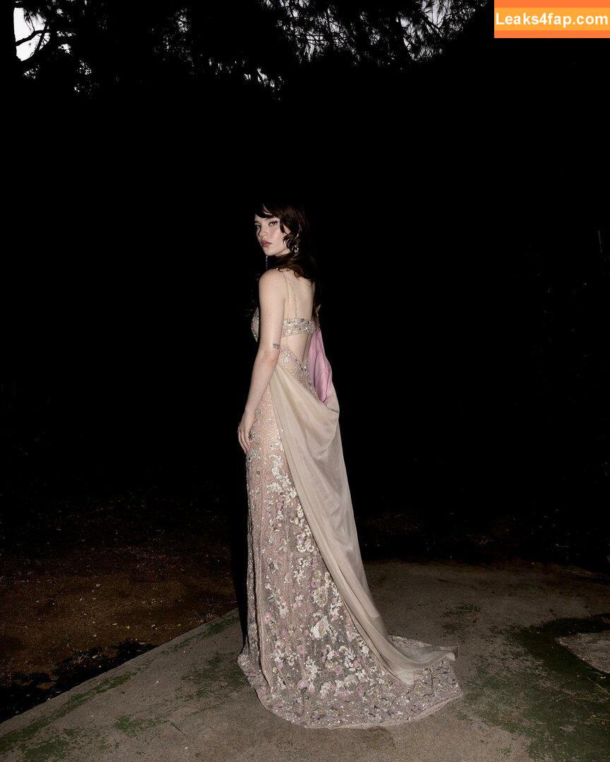 Sophie Thatcher / soapy.t leaked photo photo #0237