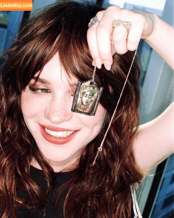 Sophie Thatcher / soapy.t leaked photo photo #0305