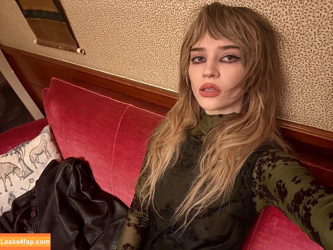 Sophie Thatcher / soapy.t leaked photo photo #0370