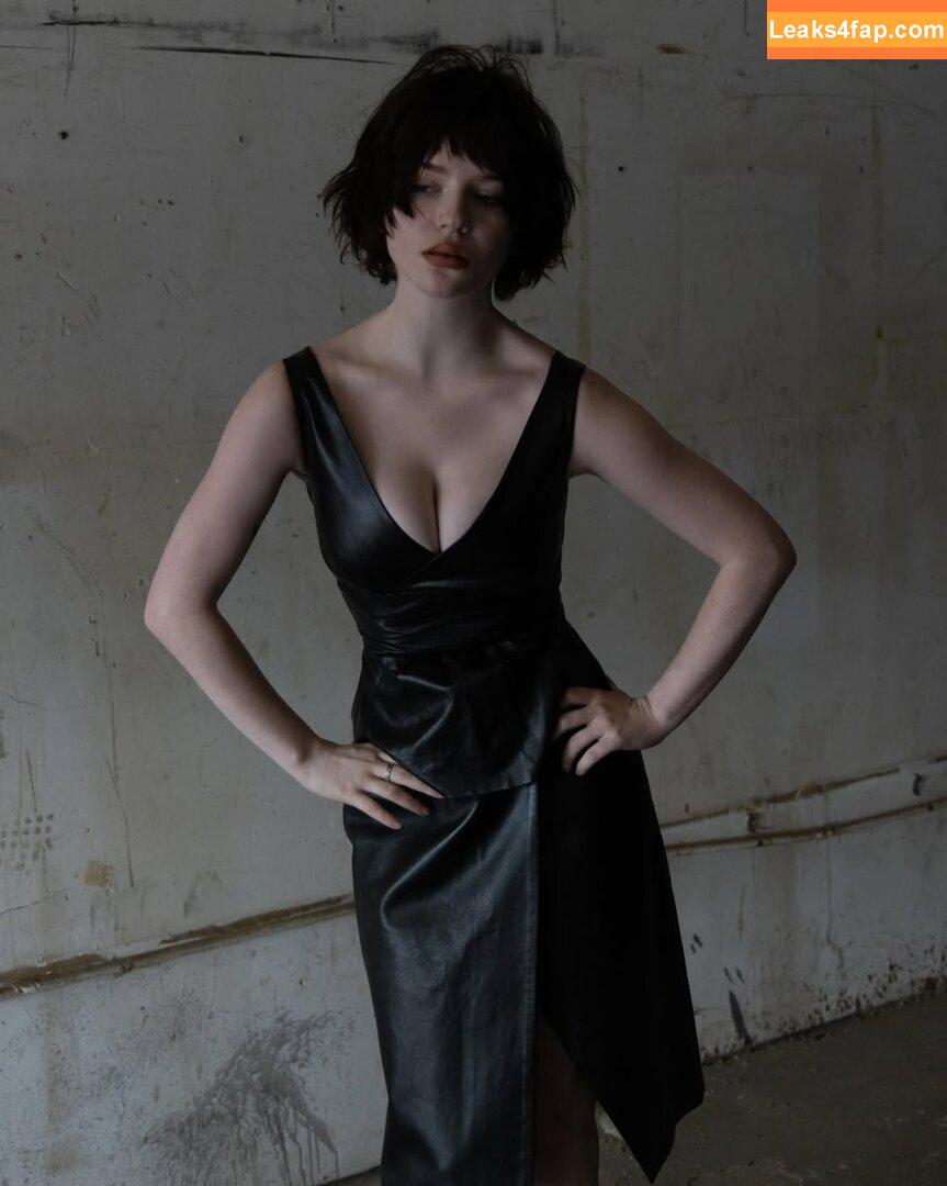 Sophie Thatcher / https: / soapy.t / sophie_thatcher leaked photo photo #0714