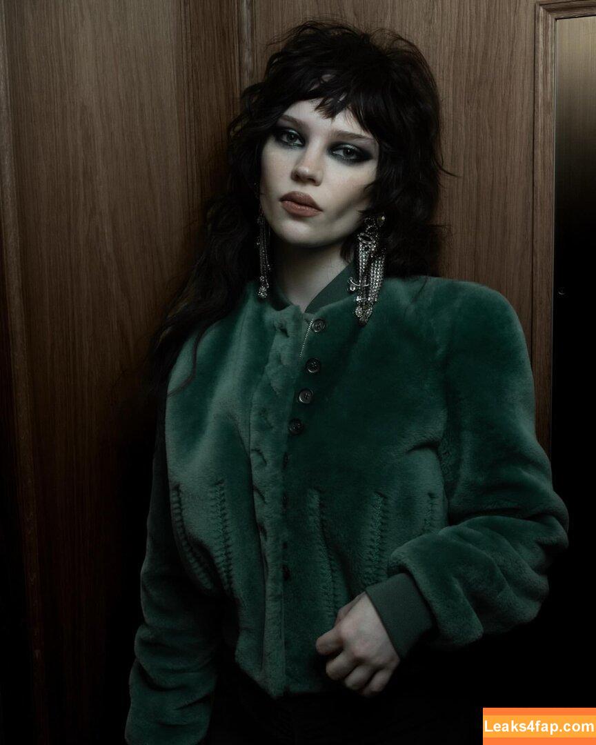 Sophie Thatcher / https: / soapy.t / sophie_thatcher слитое фото фото #0722