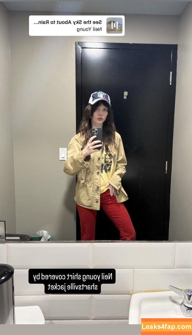 Sophie Thatcher / https: / soapy.t / sophie_thatcher leaked photo photo #0729