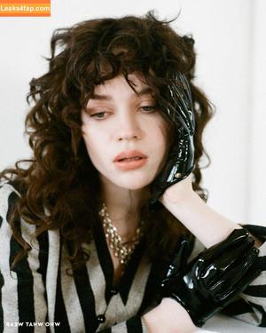 Sophie Thatcher фото #0016