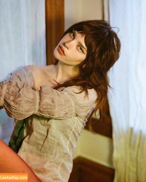 Sophie Thatcher фото #0032