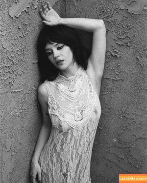 Sophie Thatcher photo #0059