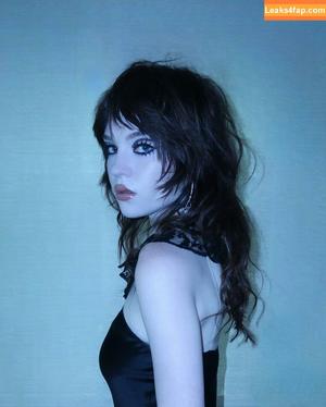Sophie Thatcher photo #0101