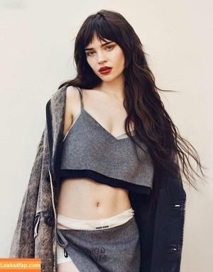 Sophie Thatcher photo #0129