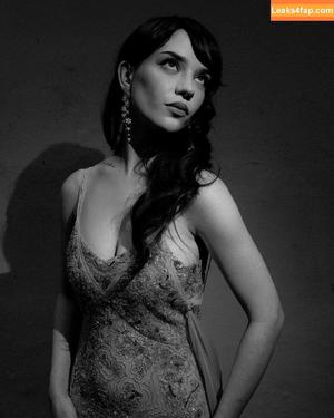 Sophie Thatcher photo #0242