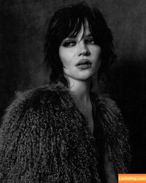 Sophie Thatcher photo #0294