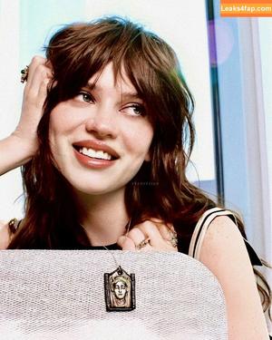Sophie Thatcher photo #0455