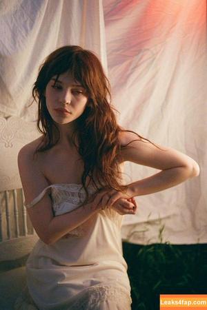 Sophie Thatcher photo #0459