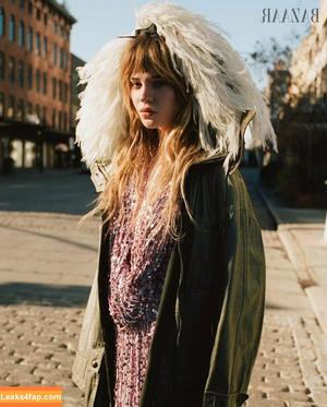Sophie Thatcher photo #0480