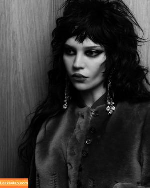 Sophie Thatcher фото #0720