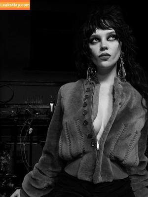 Sophie Thatcher photo #0724