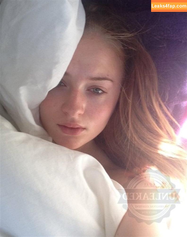 sophieturner /  leaked photo photo #0010
