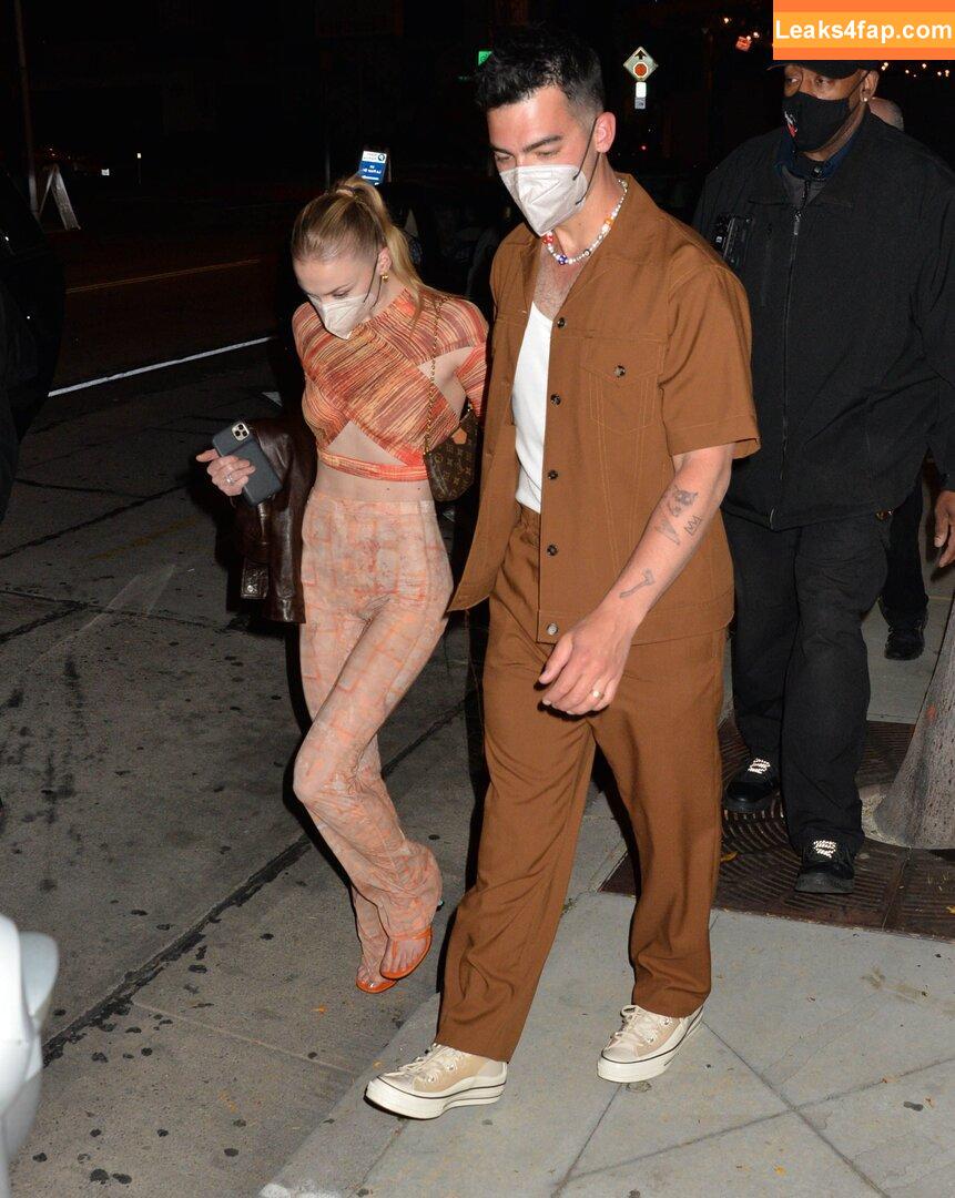 sophieturner /  leaked photo photo #0011