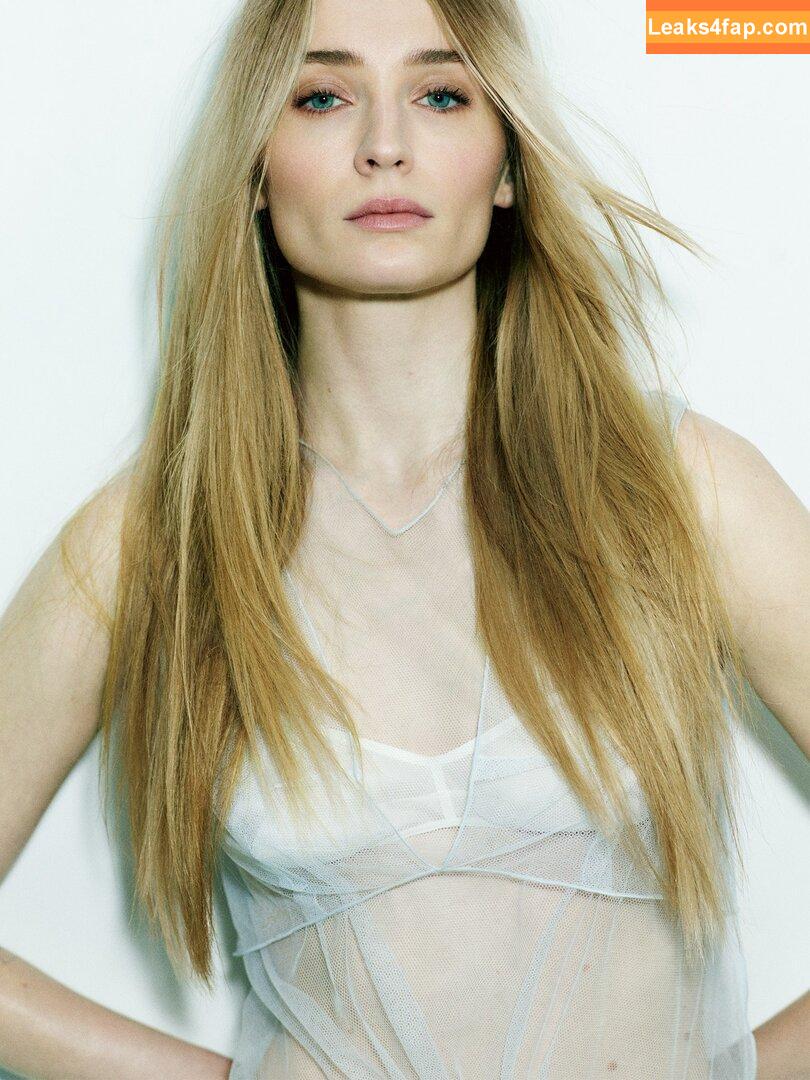 sophieturner /  leaked photo photo #0022