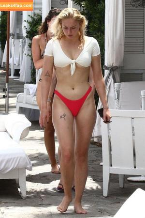 sophieturner фото #0005