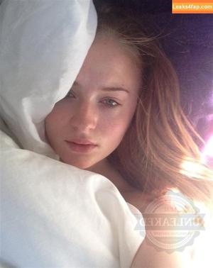 sophieturner фото #0010