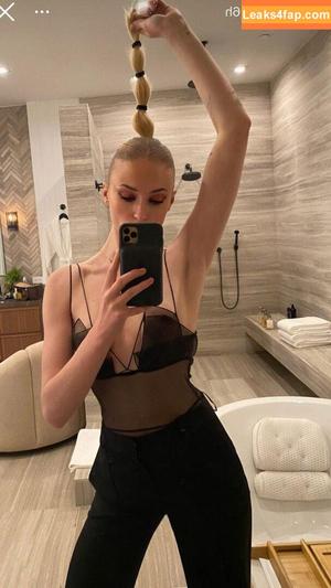 sophieturner фото #0014
