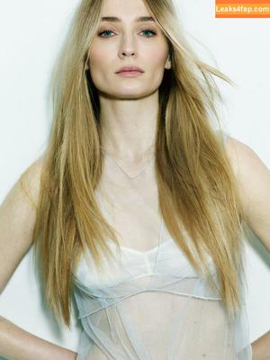 sophieturner фото #0022