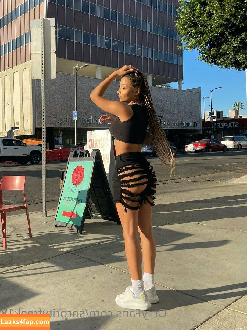 sororityfreak18 / asualphaphi leaked photo photo #0003
