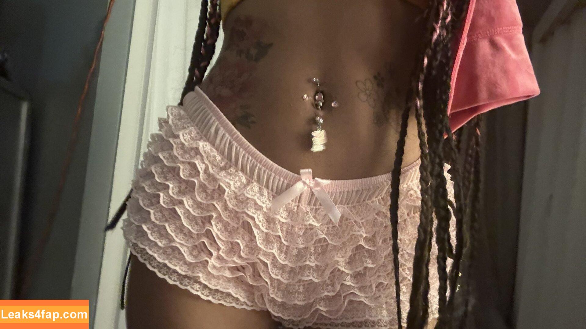 spendforlayla / dominatrix908 / laurenbrown.beauty / princesslayla7 / princessplat12 leaked photo photo #0024