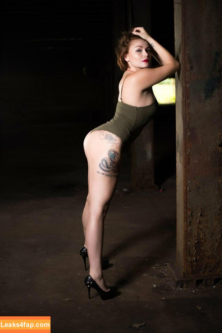 split.girl / splits.girls leaked photo photo #0077