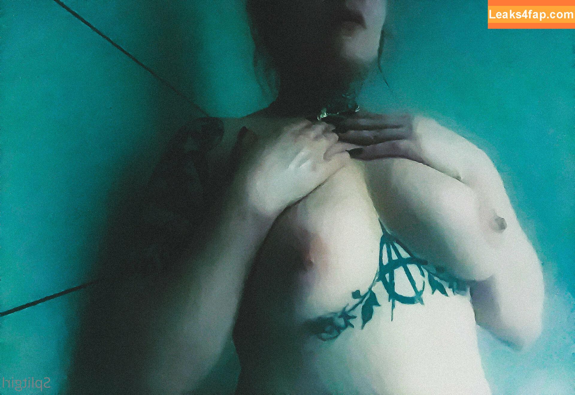 split.girl / splits.girls leaked photo photo #0103