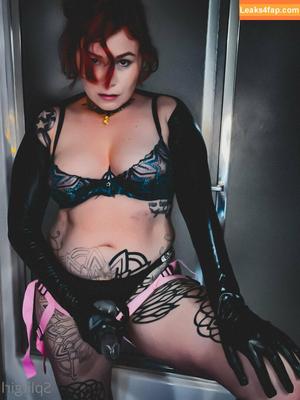 split.girl photo #0050