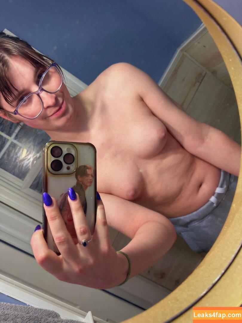 squiggledingle /  leaked photo photo #0017