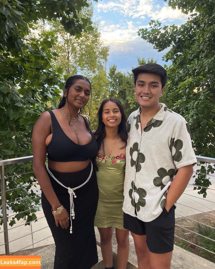 Sriya / shreya_nayik / shriya_saran1109 leaked photo photo #0097