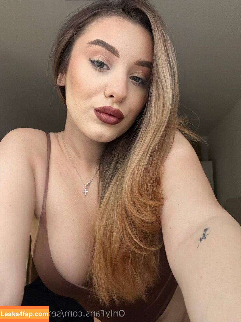 sssexycassieee / cassieee.ss leaked photo photo #0017