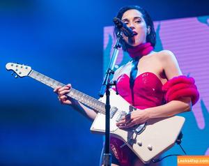 St Vincent photo #0115