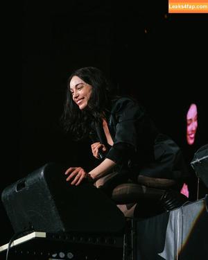 St Vincent photo #0172