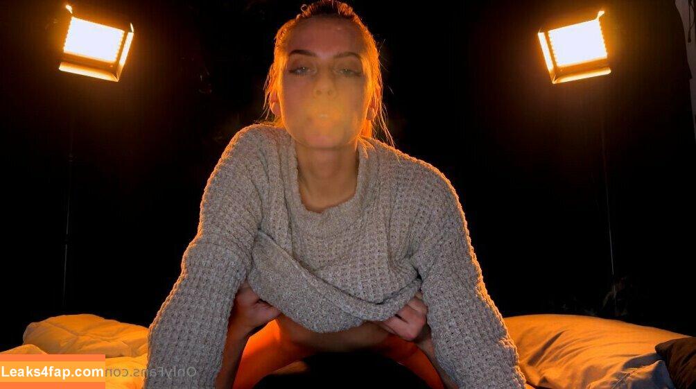 starr.smokes /  leaked photo photo #0068