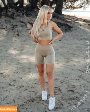 Stefanie Sutton photo #0114