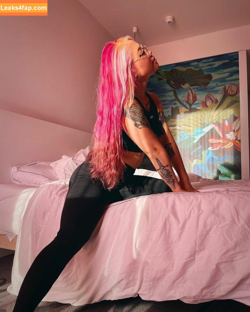 Stella Chung / ParallaxStella / therealparallaxstella leaked photo photo #0668