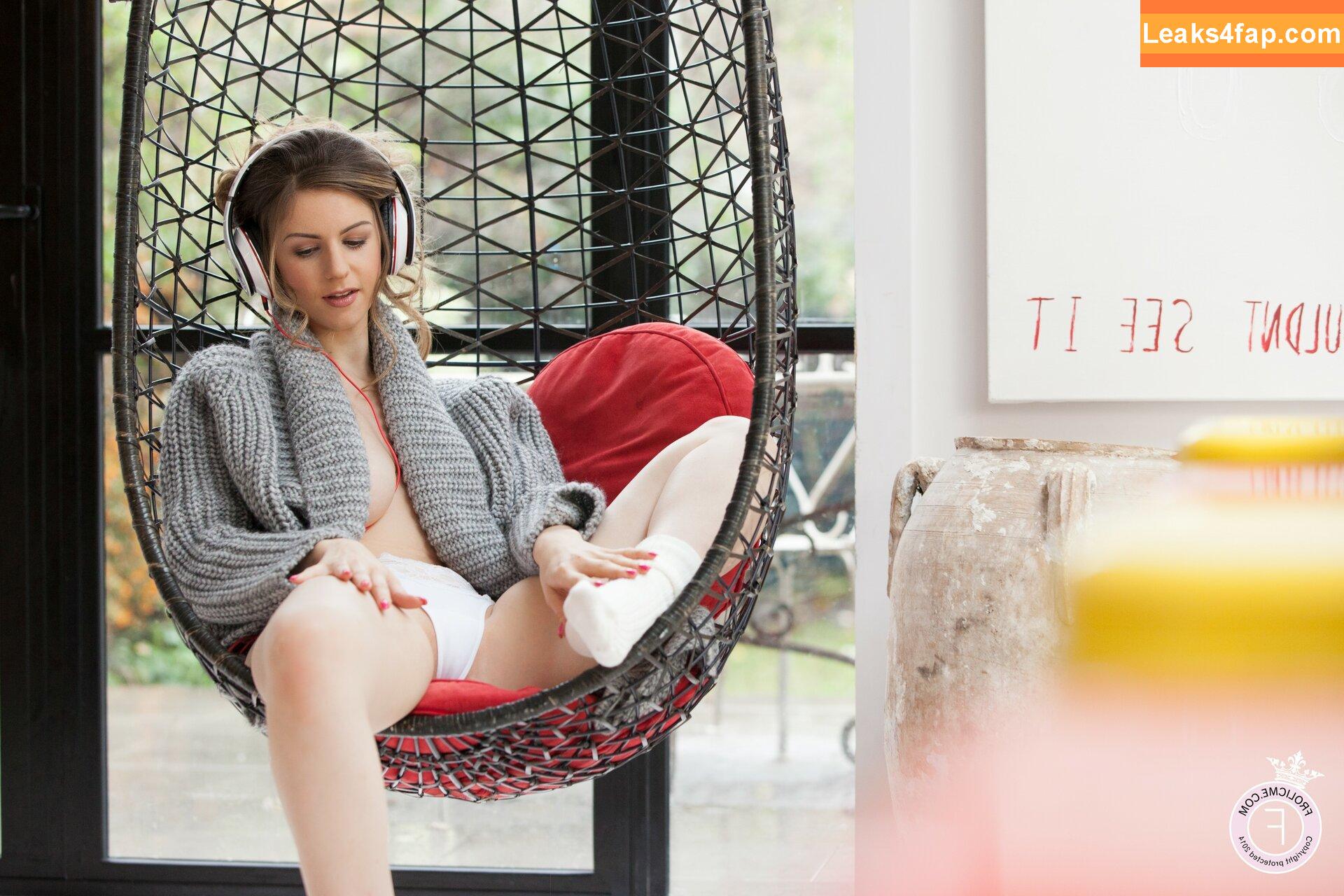 Stella Cox / Frolicme / Home Love / stella_cox / stella_h_cox / thestellacox leaked photo photo #0238