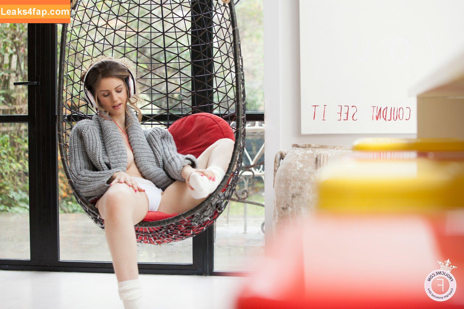 Stella Cox / Frolicme / Home Love / stella_cox / stella_h_cox / thestellacox leaked photo photo #0239