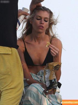 Stella Maxwell photo #2054