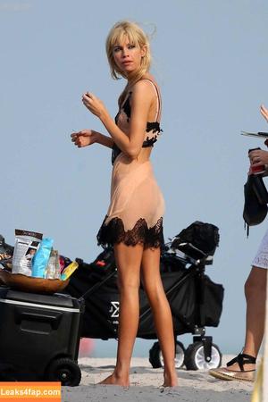 Stella Maxwell photo #2103
