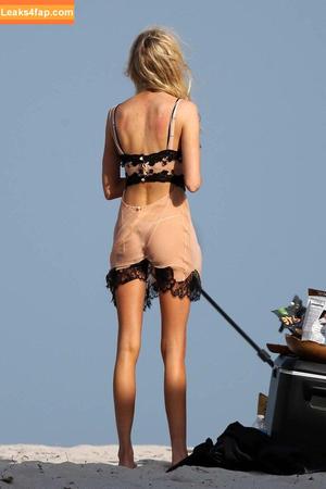 Stella Maxwell photo #2104