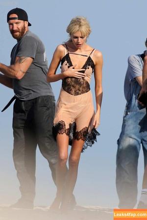 Stella Maxwell photo #2106