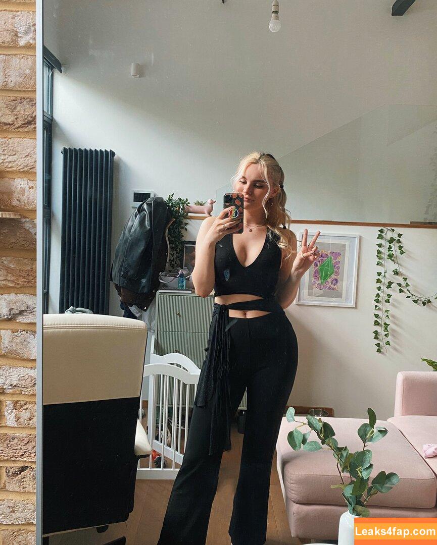 Steph0sims / stephoshiri leaked photo photo #0001