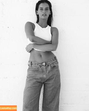 Stephanie Mandich photo #0261