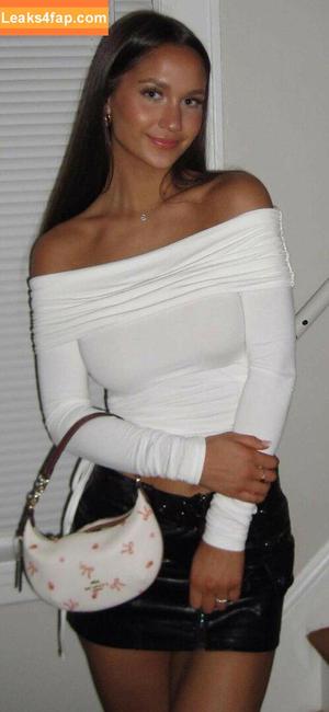 Stephanie Zustovich photo #0007