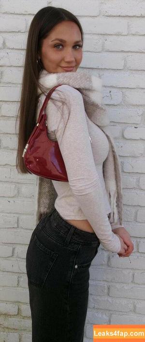 Stephanie Zustovich photo #0008
